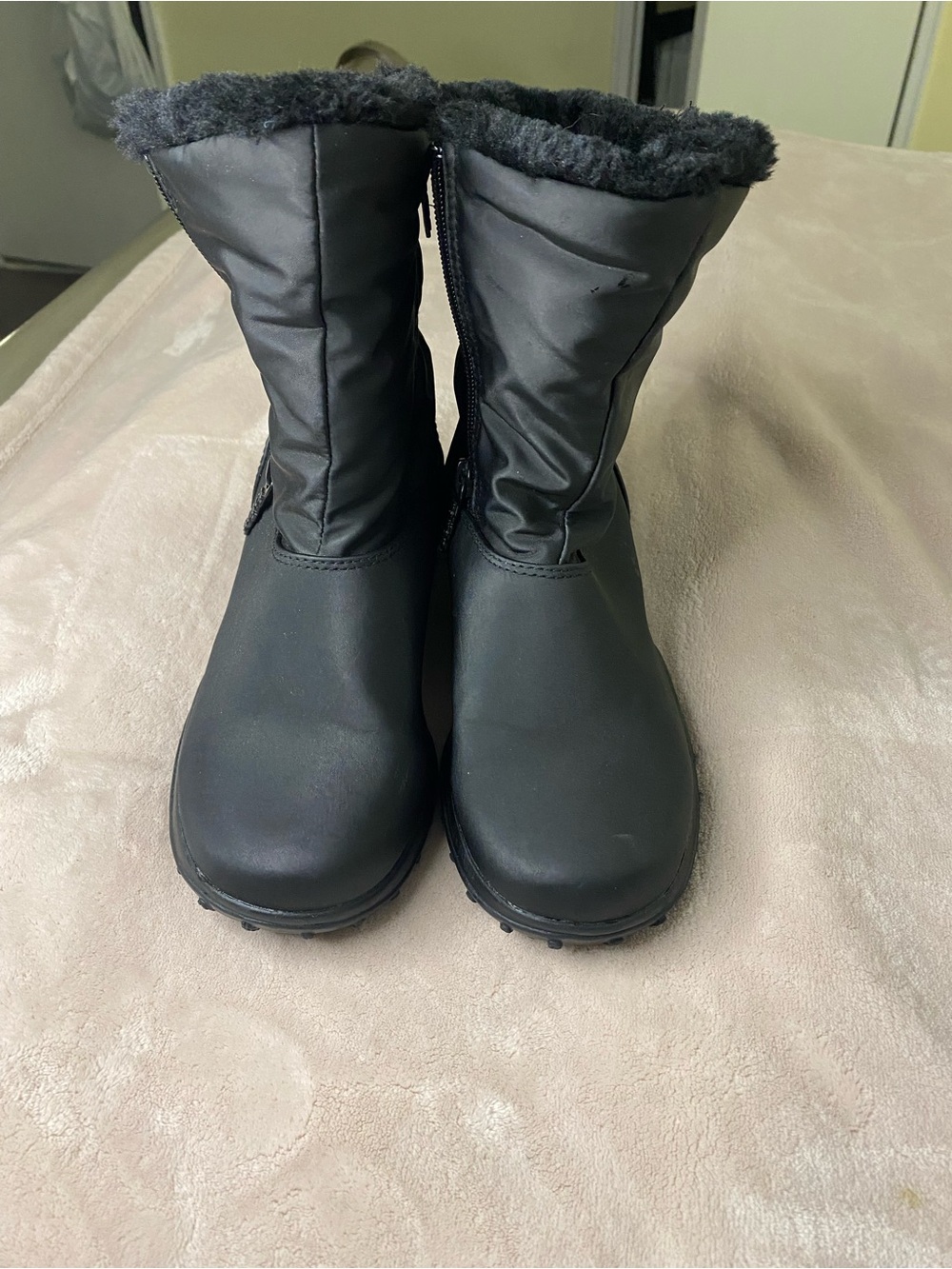 Women's Black TOTES Winter Boots Both Side Zip Openings Size 6